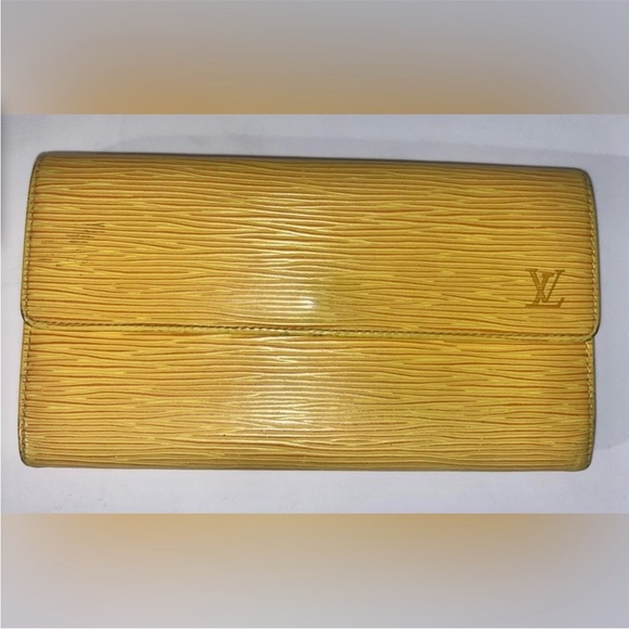 Louis Vuitton Sarah Yellow Women's Clutch - Picture 9 of 9